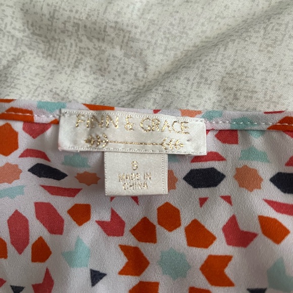 Finn and Grace patterned blouse size small - Picture 2 of 5